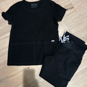 Women’s Figs Scrub Set